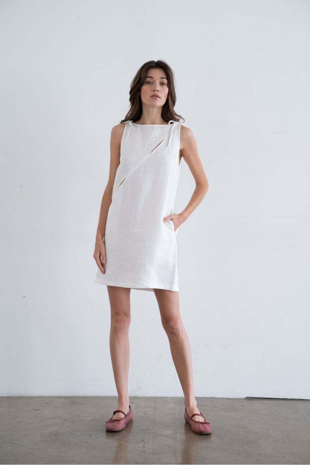Slit Detail Linen Mini Dress L / White Slit Detail Linen Mini Dress L / White